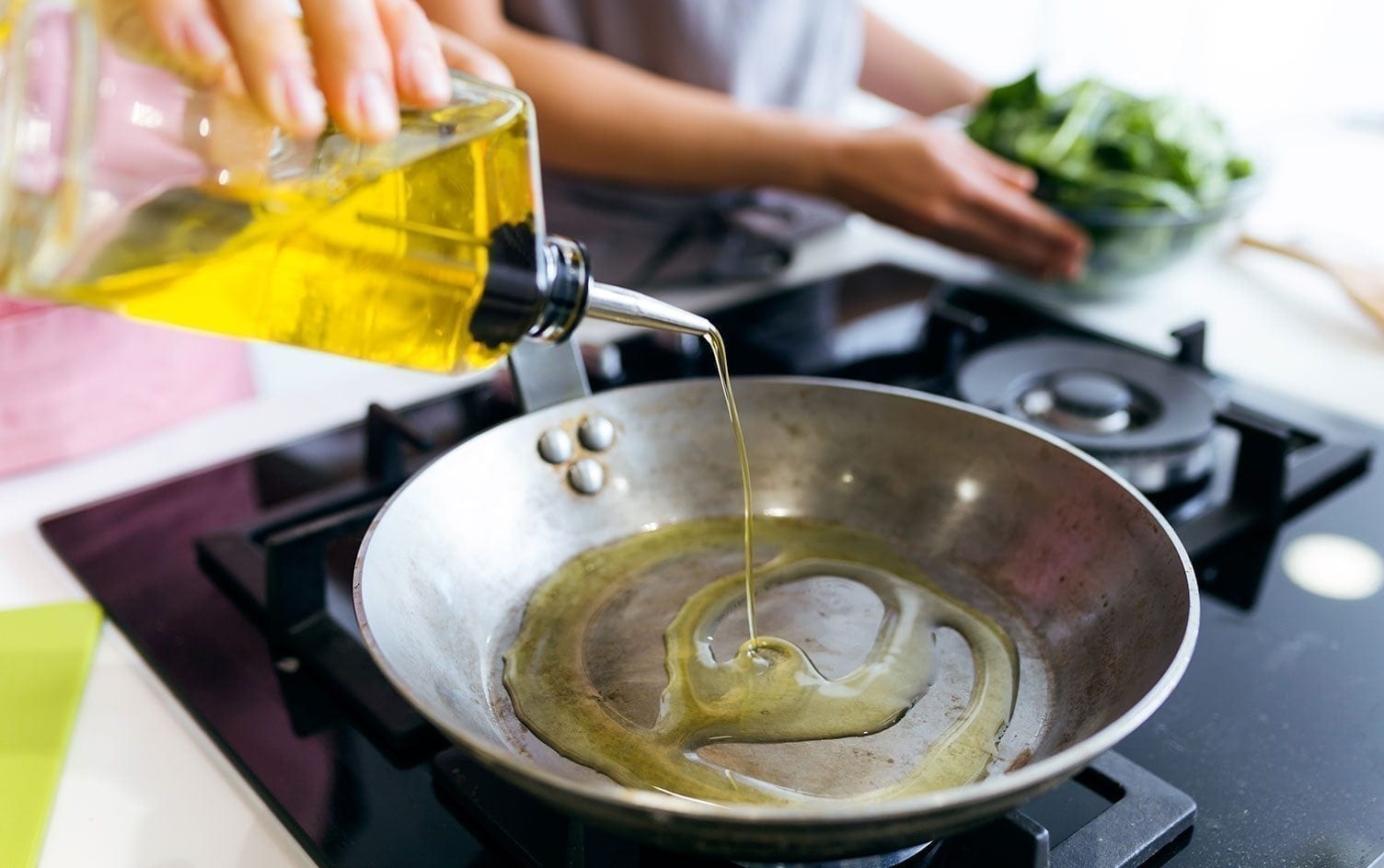 Best Uses for Canola Oil and Olive Oil in Cooking