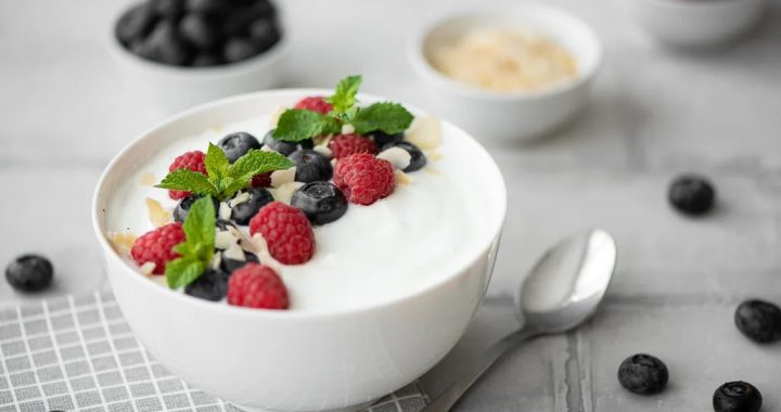 fresh-greek-yogurt-blueberries-raspberries-79056683